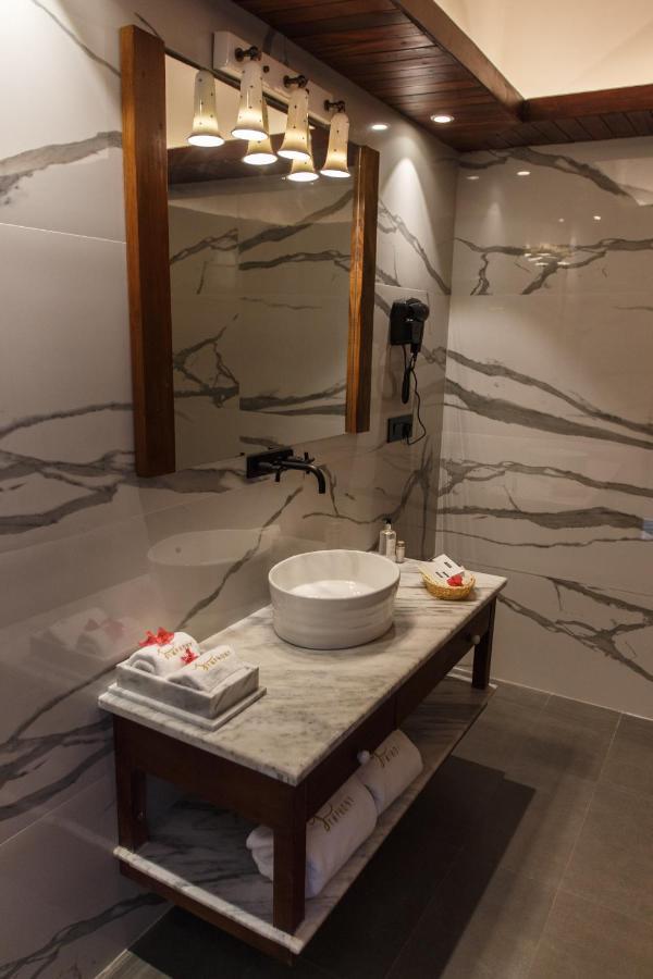 Hotel Symphony Samudra Port Blair Zewnętrze zdjęcie